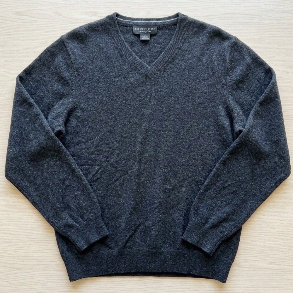 The Men's Store Bloomingdale's V-Neck Sweater Men Large Dark Gray Cashmere Soft